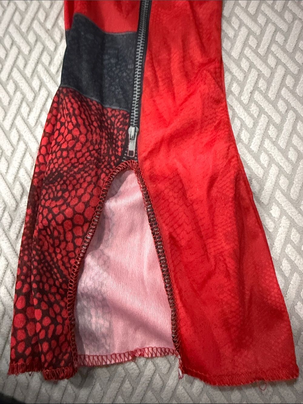 Disney Descendants 4 Deluxe The Rise Of Red Halloween Costume Small 4/6X - Picture 10 of 13